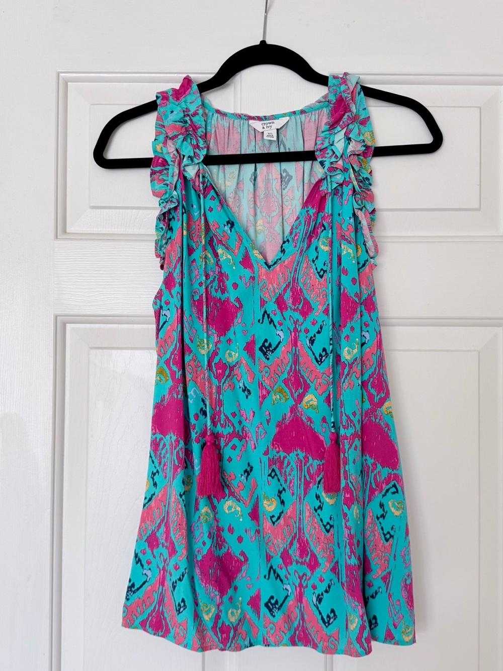 Sleeveless top **AVAILABLE**
